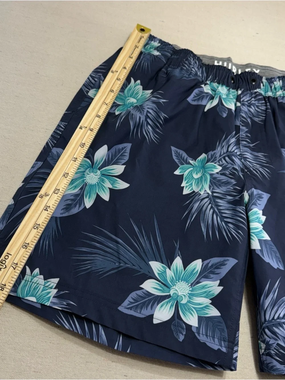 Hurley Men's Navy Floral Swim Trunks - Size Large